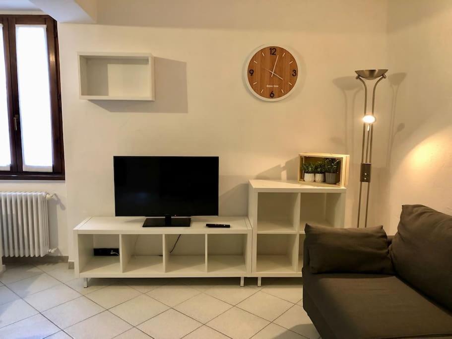 Casa Del Borghetto Appartement Intra Buitenkant foto